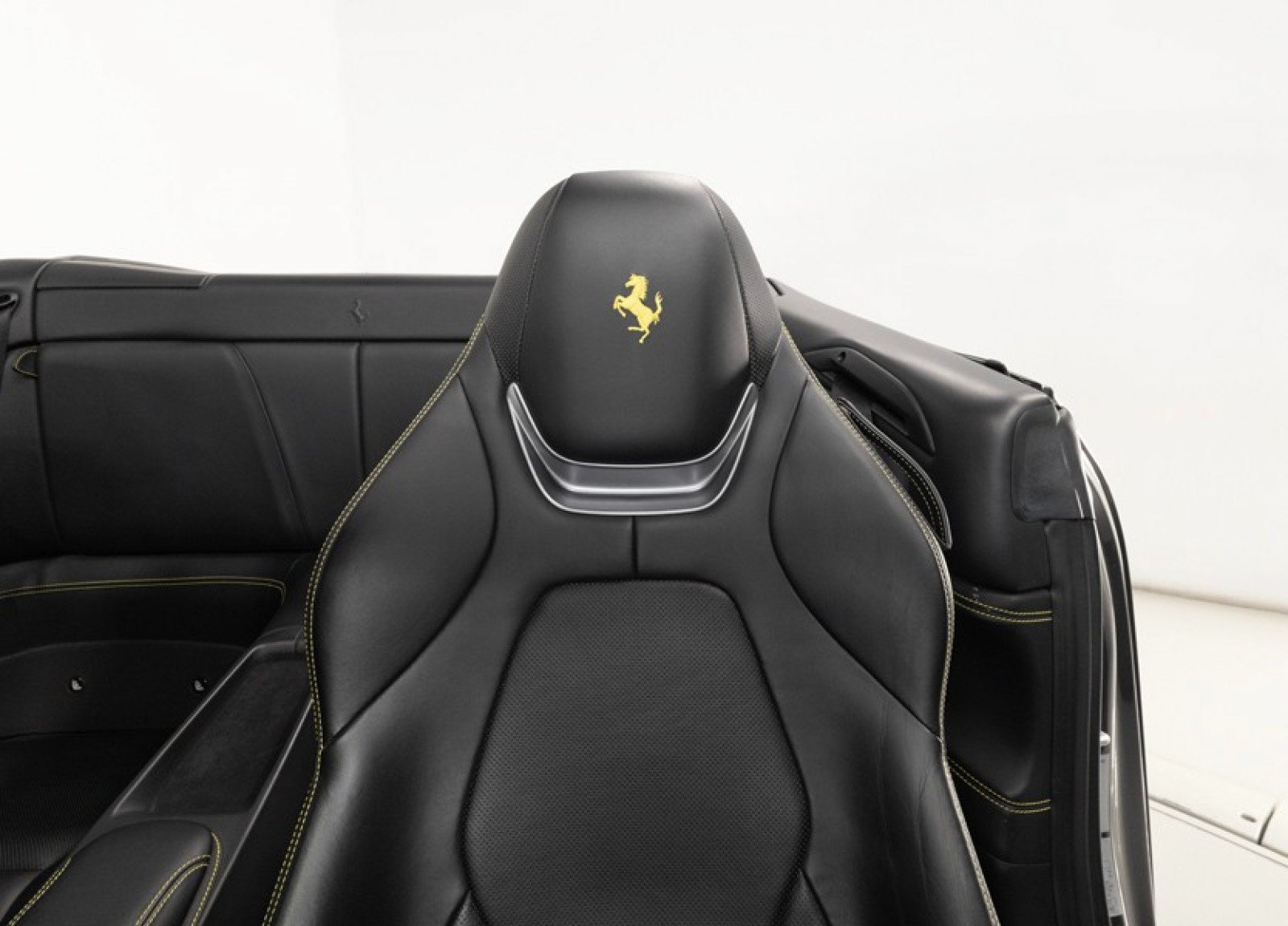 Used 2020 Ferrari Portofino RWD image 21
