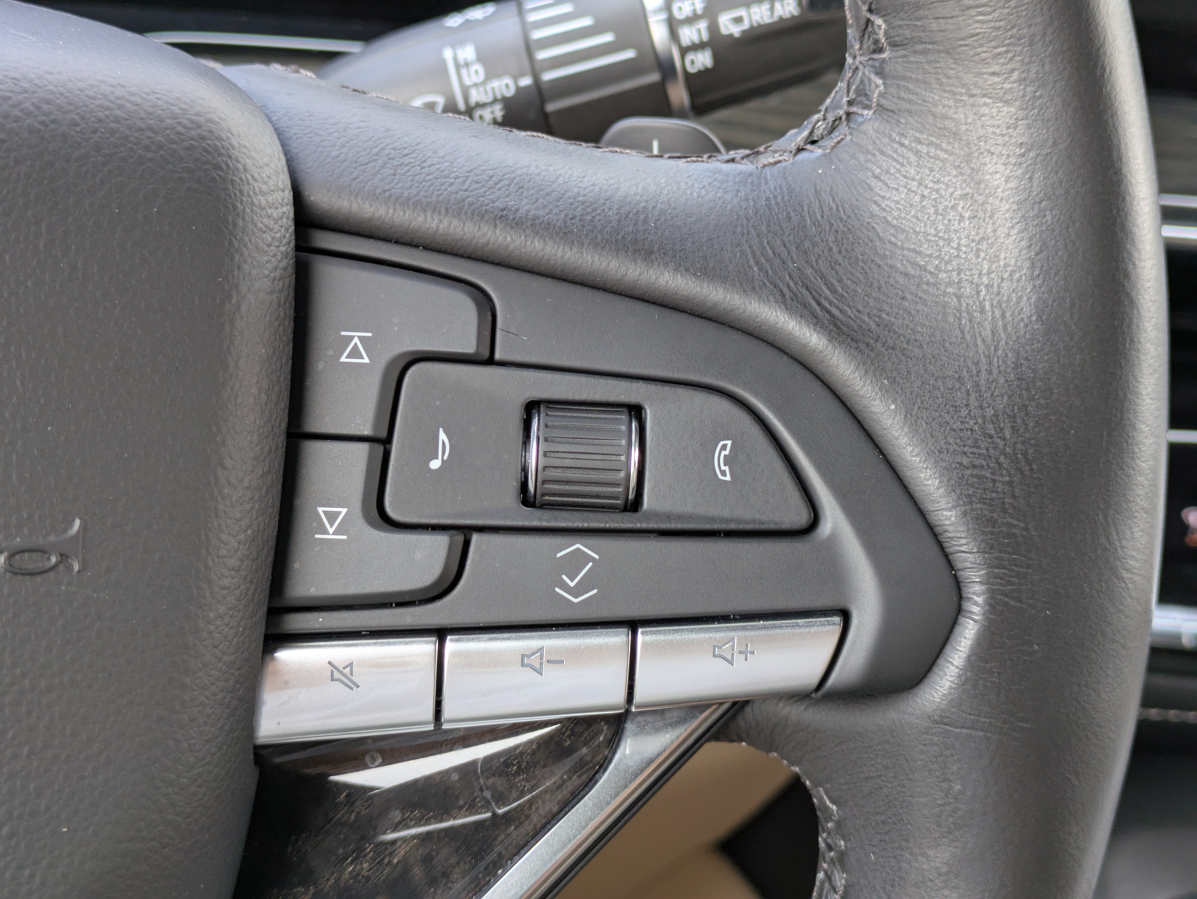 Certified 2024 Cadillac Escalade Premium Luxury w/ Performance Package AWD/4WD image 25