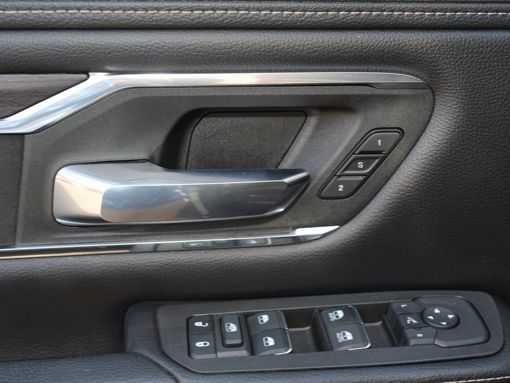 Used 2025 RAM 1500 Laramie AWD/4WD image 18
