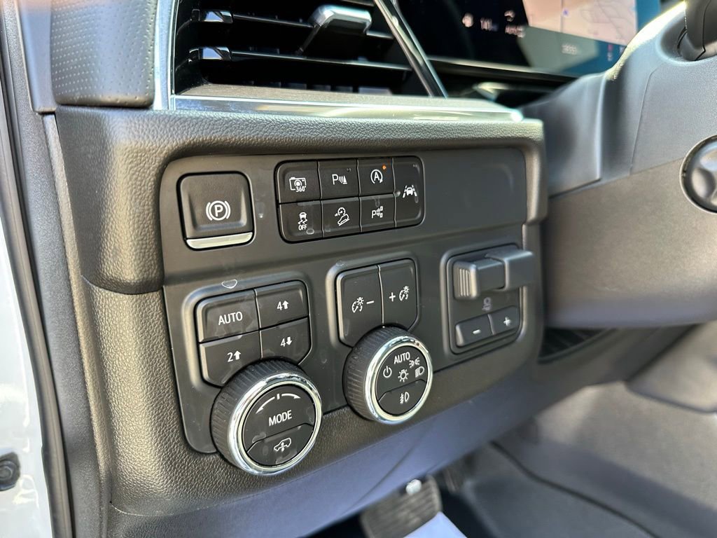 Used 2025 Chevrolet Suburban High Country AWD/4WD image 30