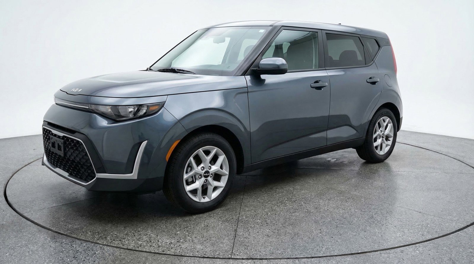 Used 2025 Kia Soul LX w/ LX Technology Package FWD image 3