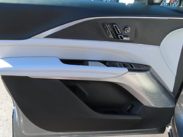 Used 2025 Cadillac Lyriq Luxury RWD image 9