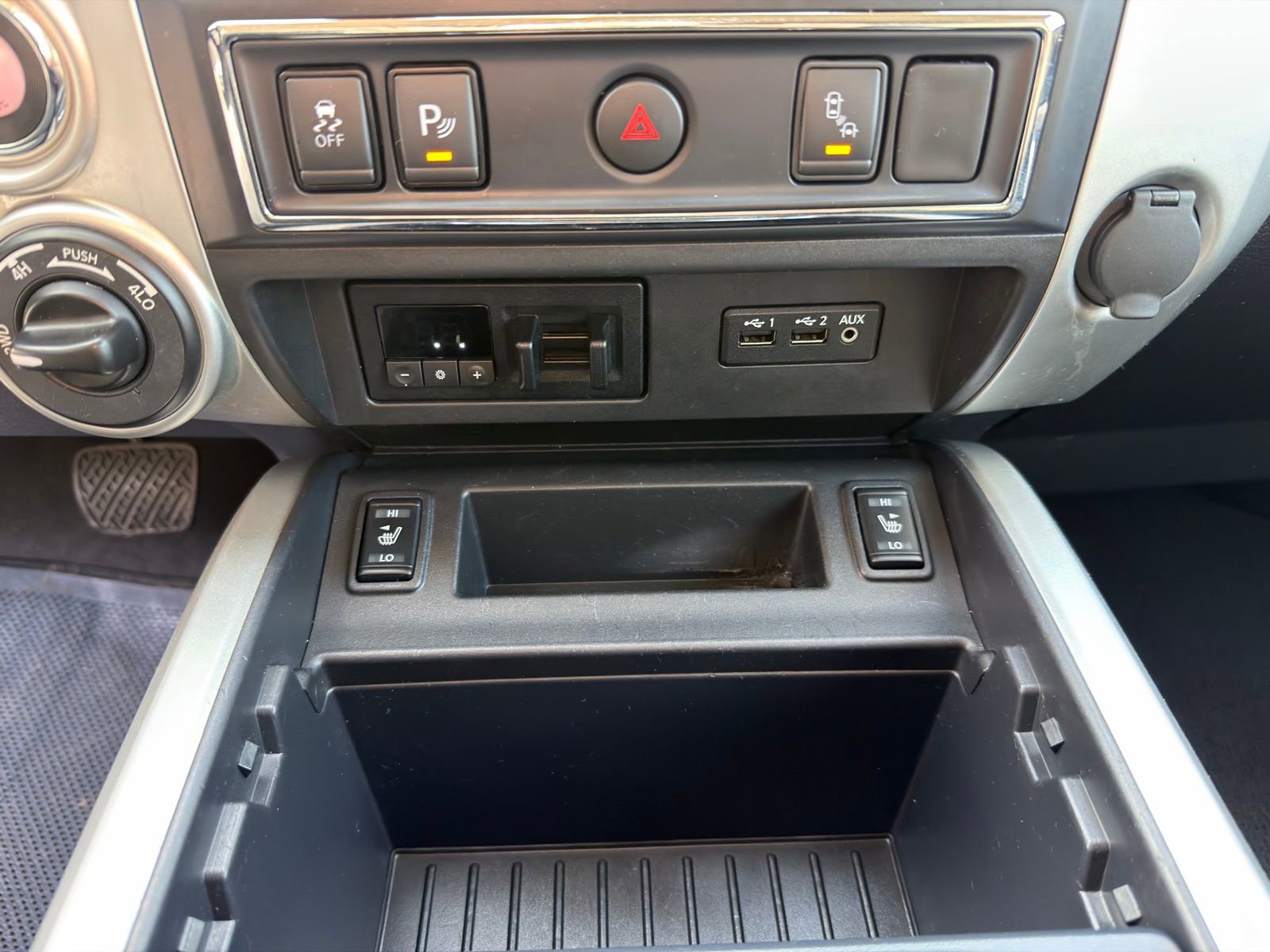 Used 2019 Nissan Titan SV w/ SV Convenience Package image 21