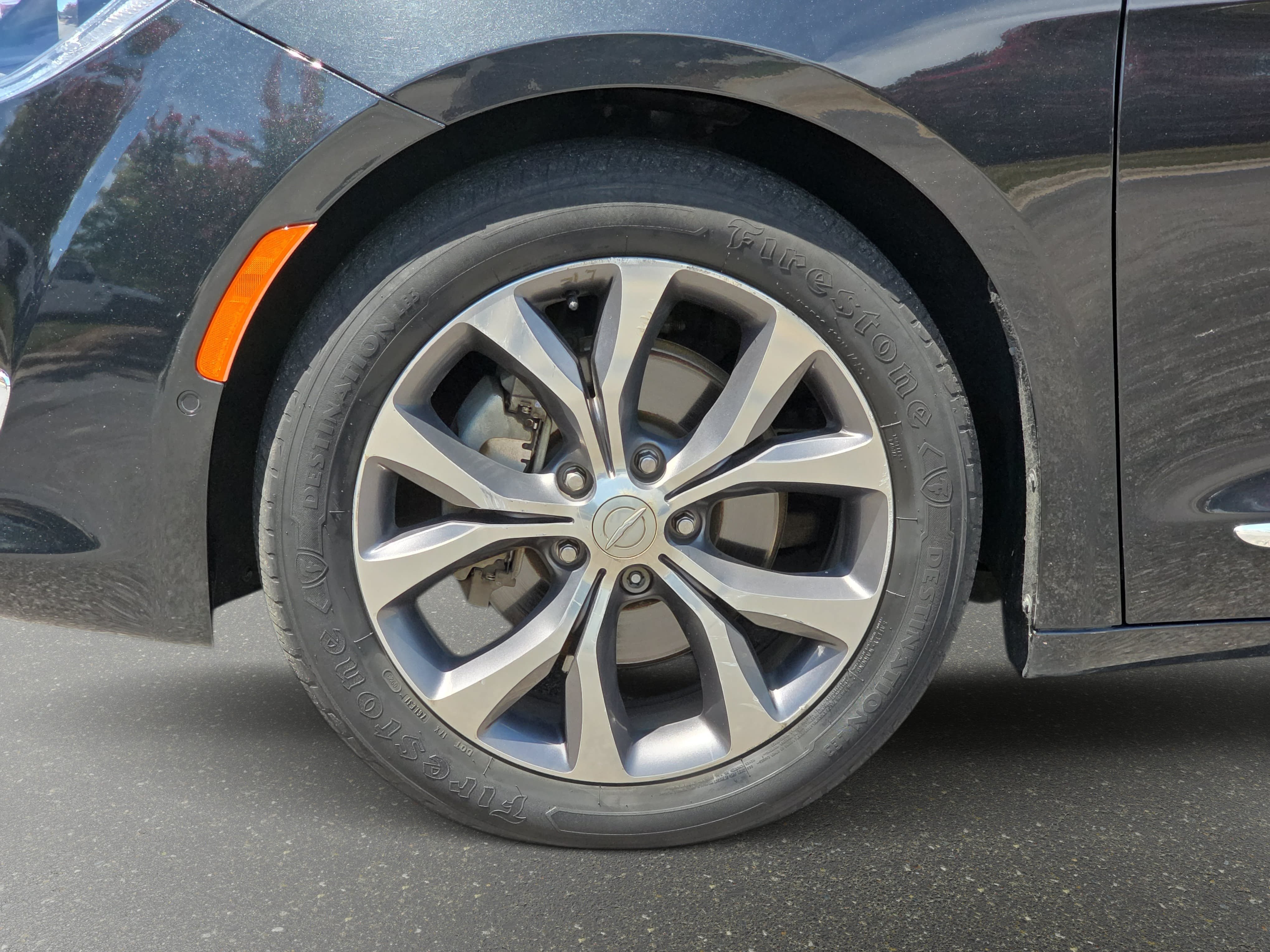 Used 2017 Chrysler Pacifica Limited FWD image 30