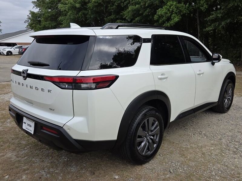 Used 2024 Nissan Pathfinder SV FWD image 13