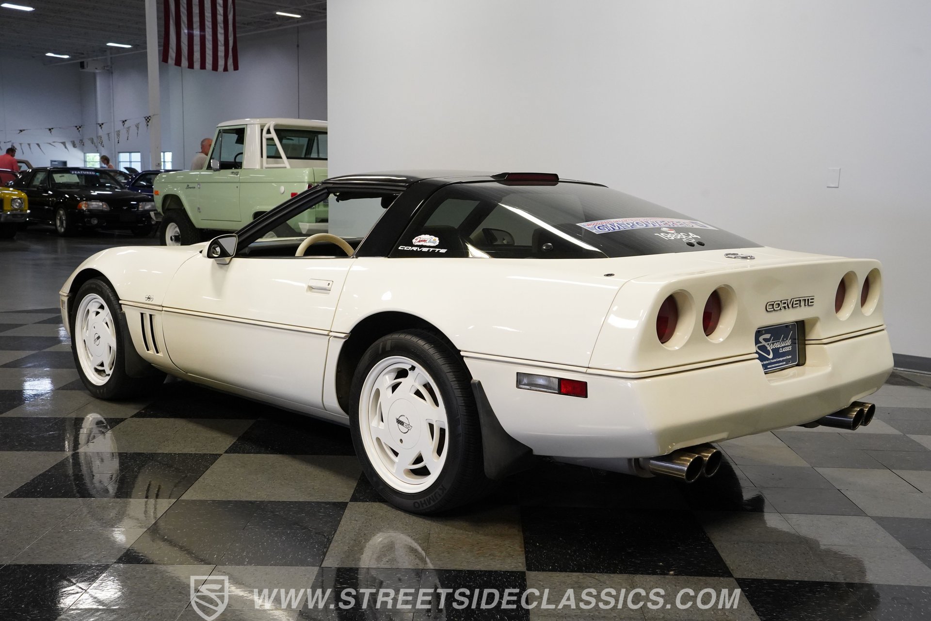 Used 1988 Chevrolet Corvette Coupe RWD image 10