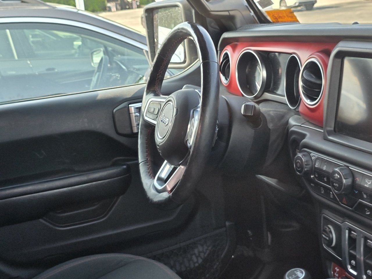 Used 2018 Jeep Wrangler Rubicon AWD/4WD image 16