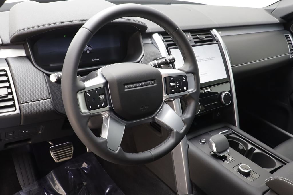 Used 2025 Land Rover Discovery Dynamic SE image 7