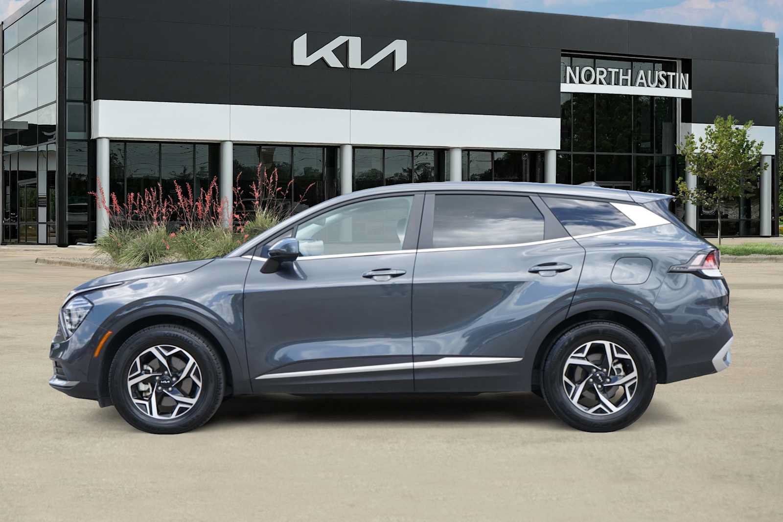 Certified 2024 Kia Sportage LX FWD image 3