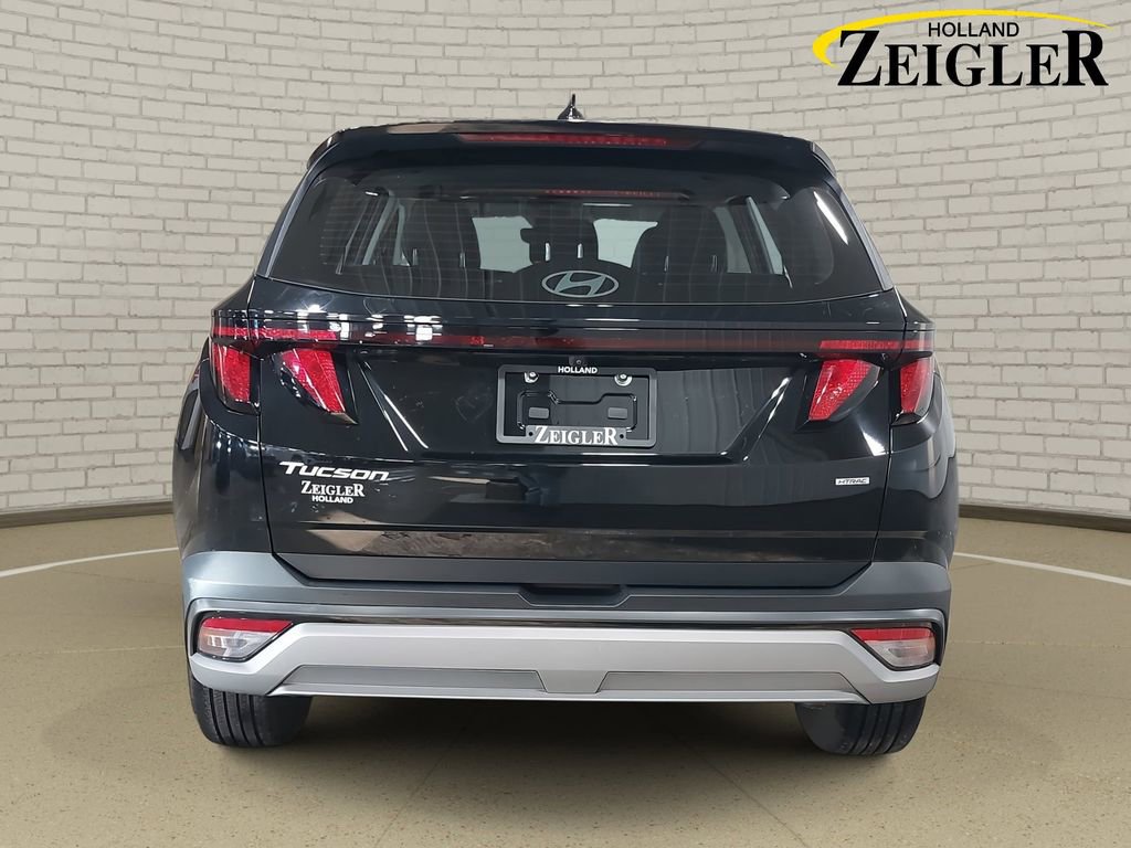 Certified 2025 Hyundai Tucson SE image 6