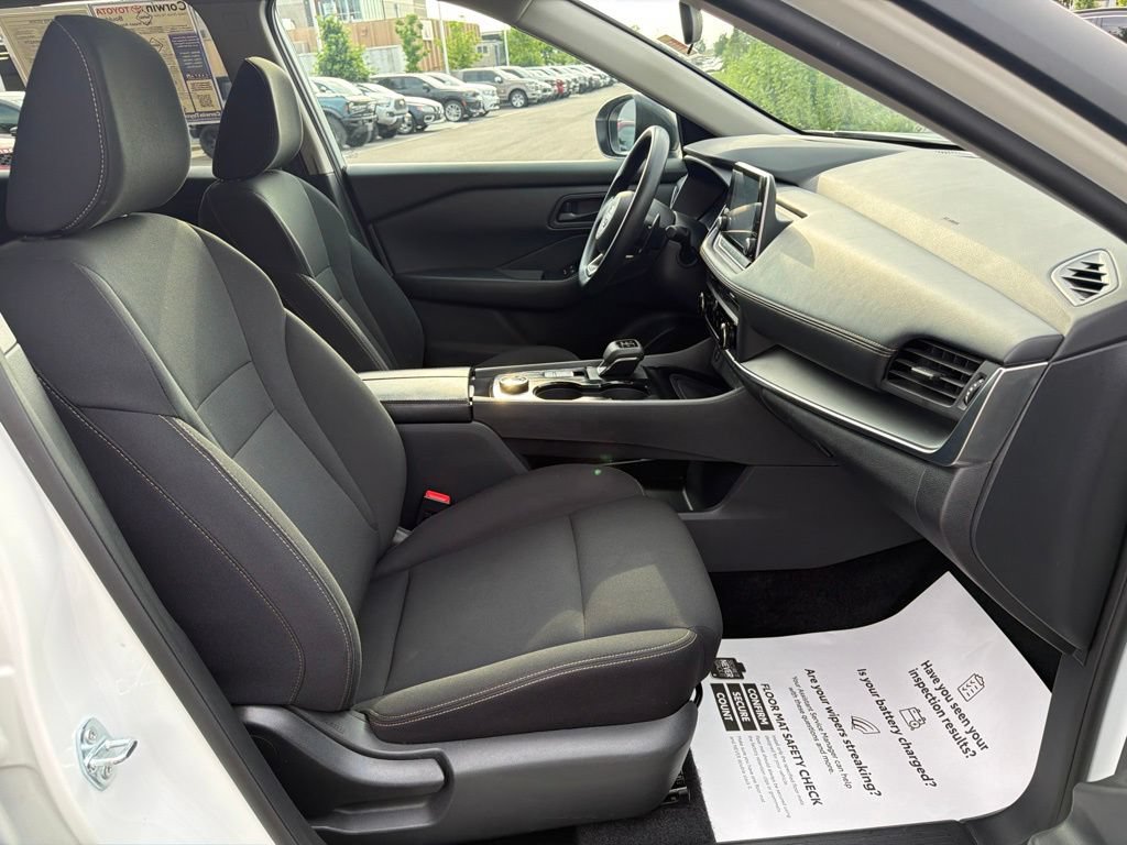 Used 2024 Nissan Rogue S AWD/4WD image 10