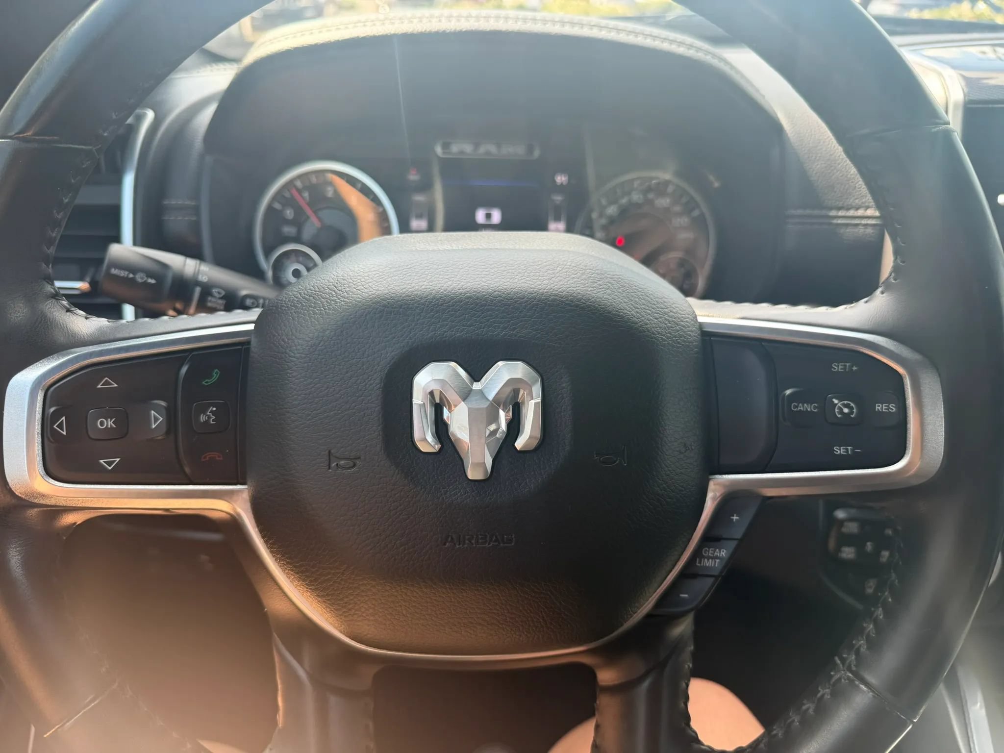 Used 2021 RAM 1500 Laramie w/ Sport Appearance Package AWD/4WD image 8