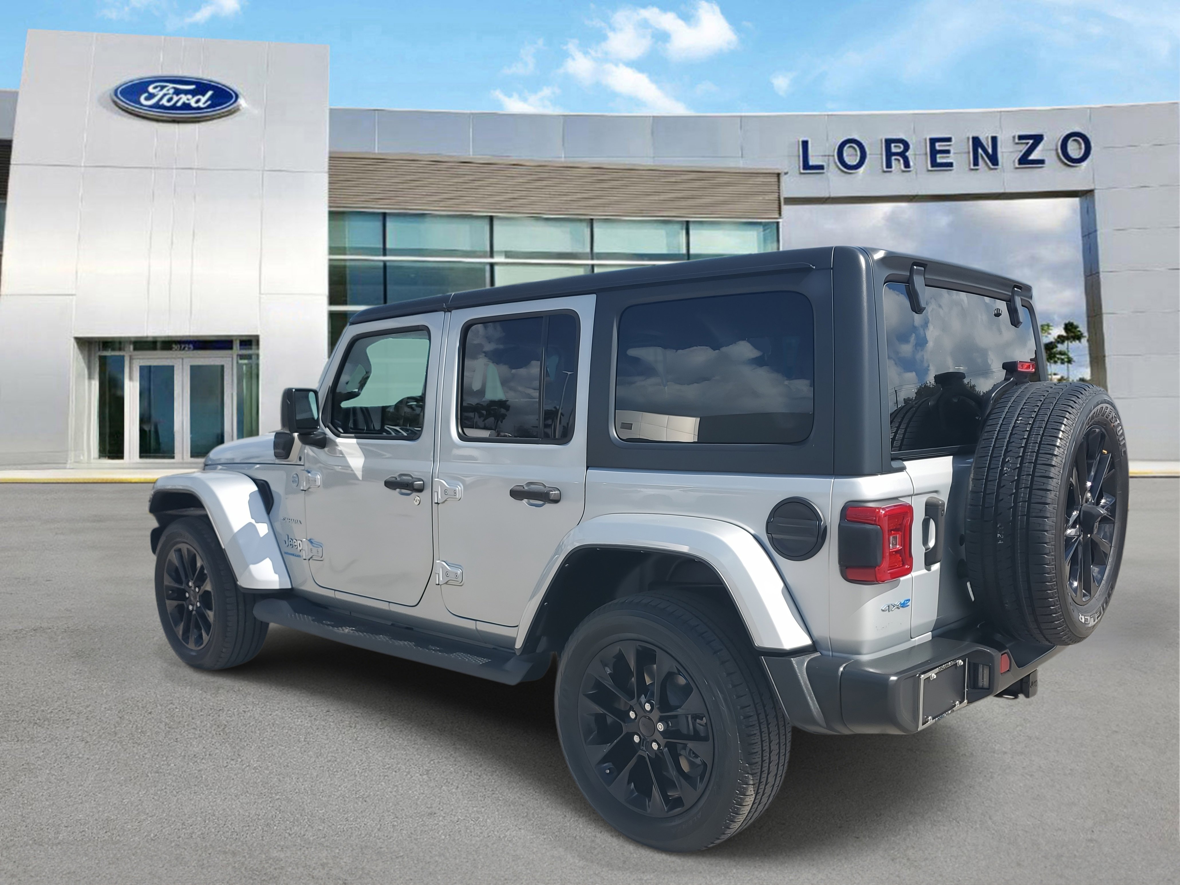 Used 2023 Jeep Wrangler Unlimited Sahara image 8