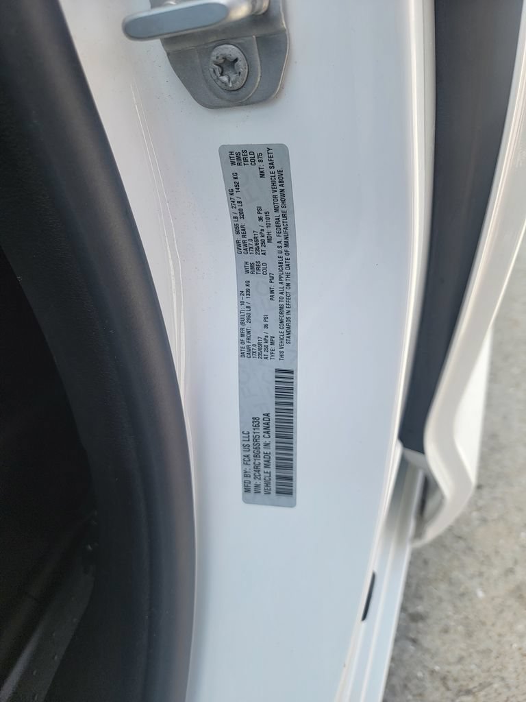 Used 2025 Chrysler Pacifica Select FWD image 24