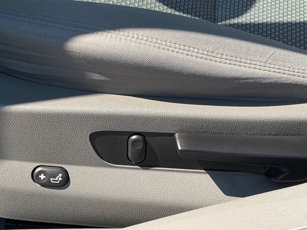 Used 2011 Chevrolet Malibu LS FWD image 11