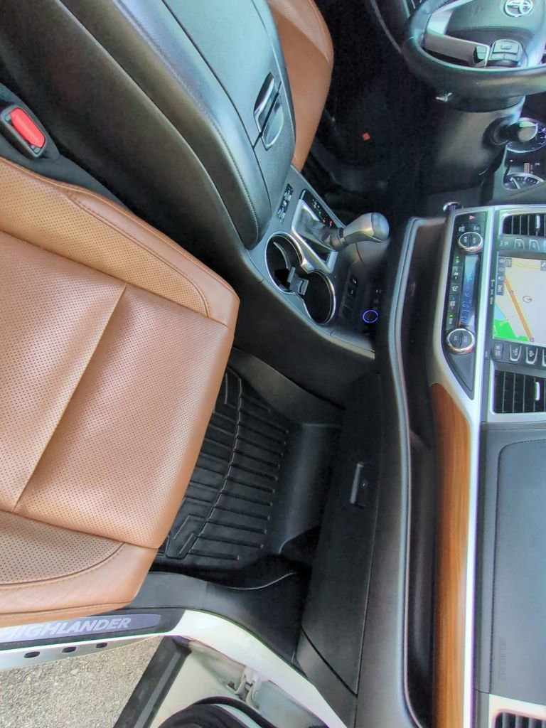 Used 2018 Toyota Highlander Limited image 28