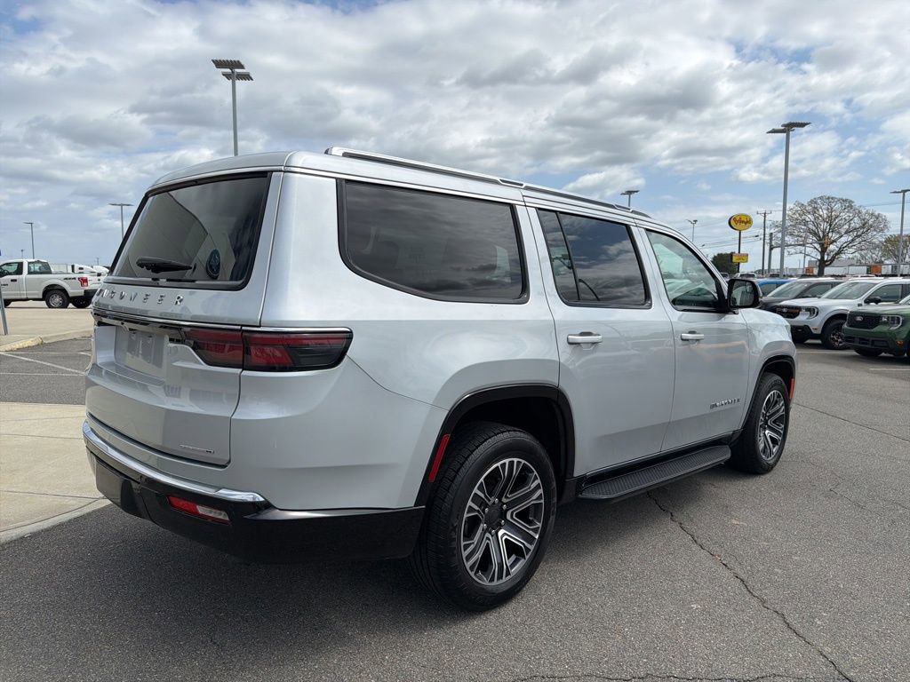Used 2024 Jeep Wagoneer Series II AWD/4WD image 4