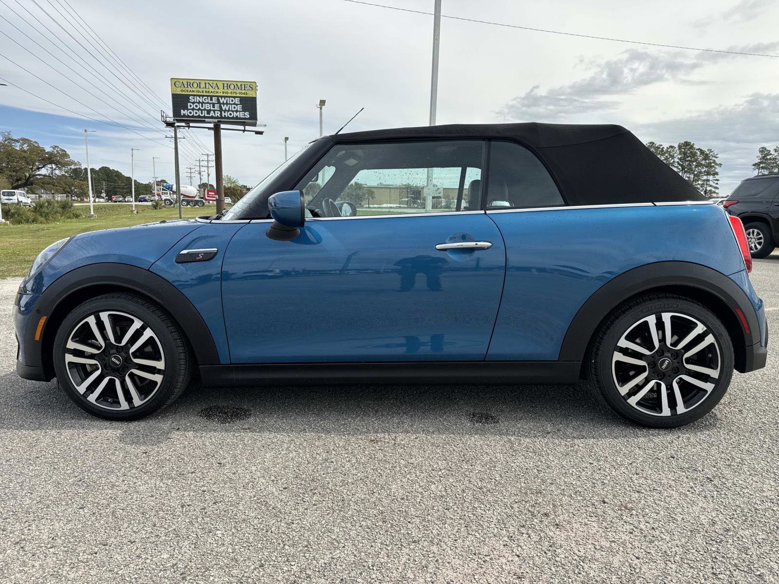 Used 2022 MINI Cooper S w/ Driver Assistance Package image 7