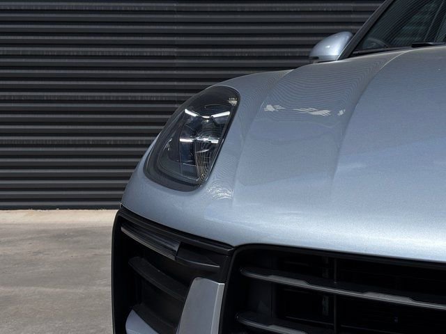 Certified 2026 Porsche Macan image 12