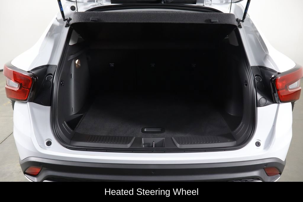 Used 2025 Chevrolet Trax LT w/ Driver Confidence Package FWD image 18