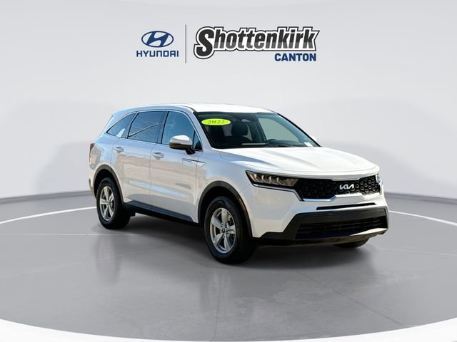 Used 2022 Kia Sorento LX image 2