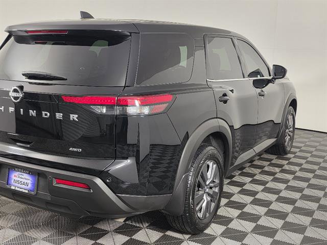 Used 2025 Nissan Pathfinder S w/ Cargo Package image 4
