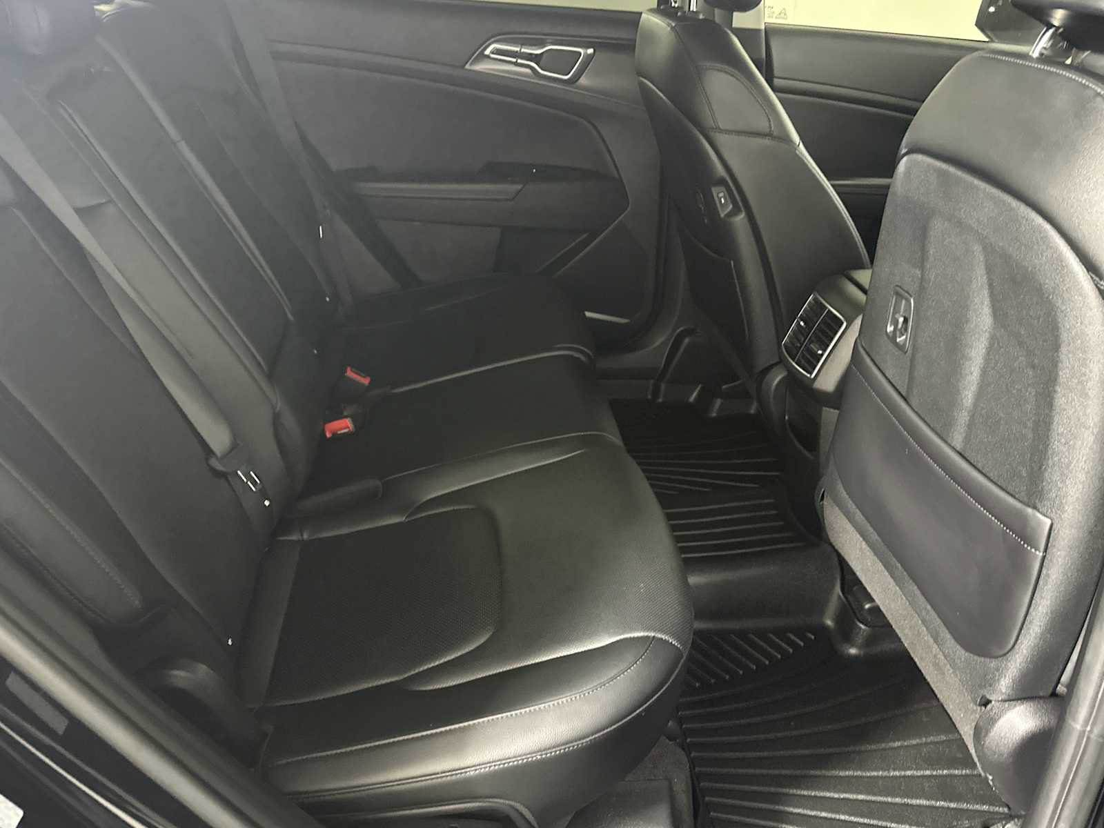 Used 2024 Kia Sportage EX FWD image 15