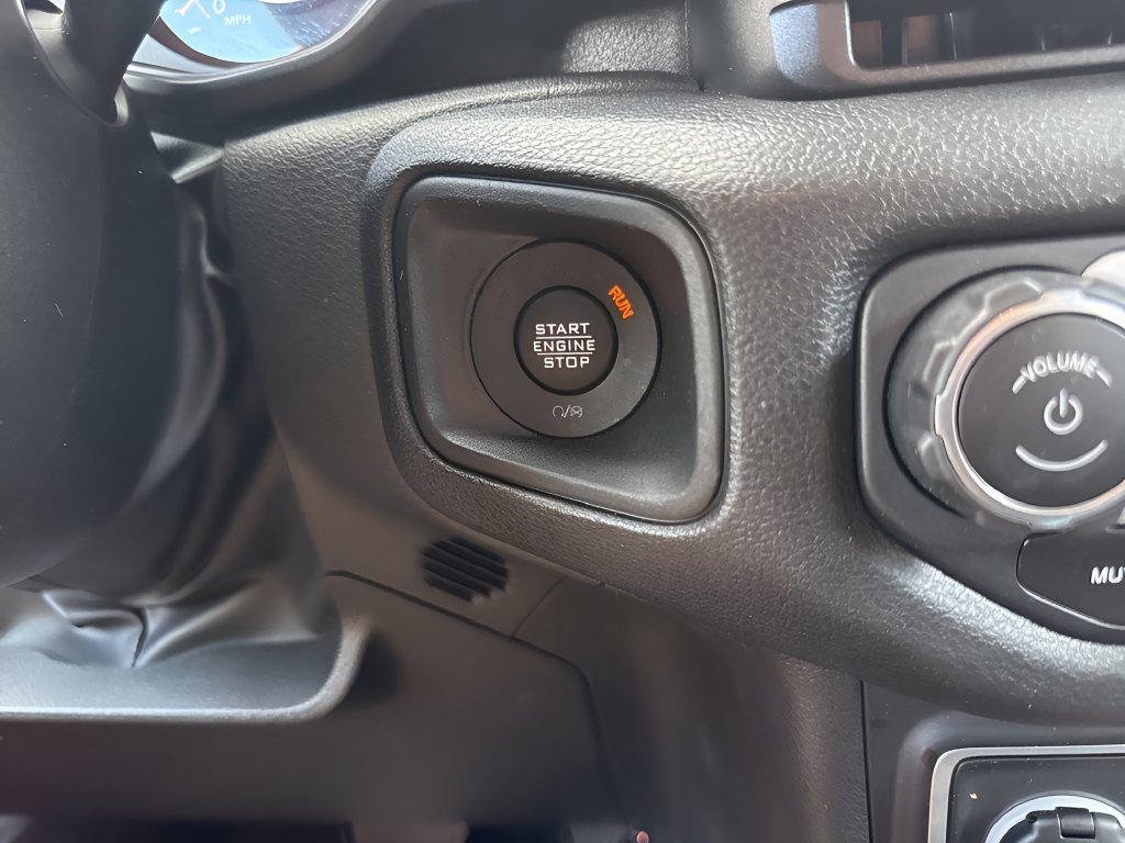 Used 2025 Jeep Wrangler Unlimited Sport AWD/4WD image 18