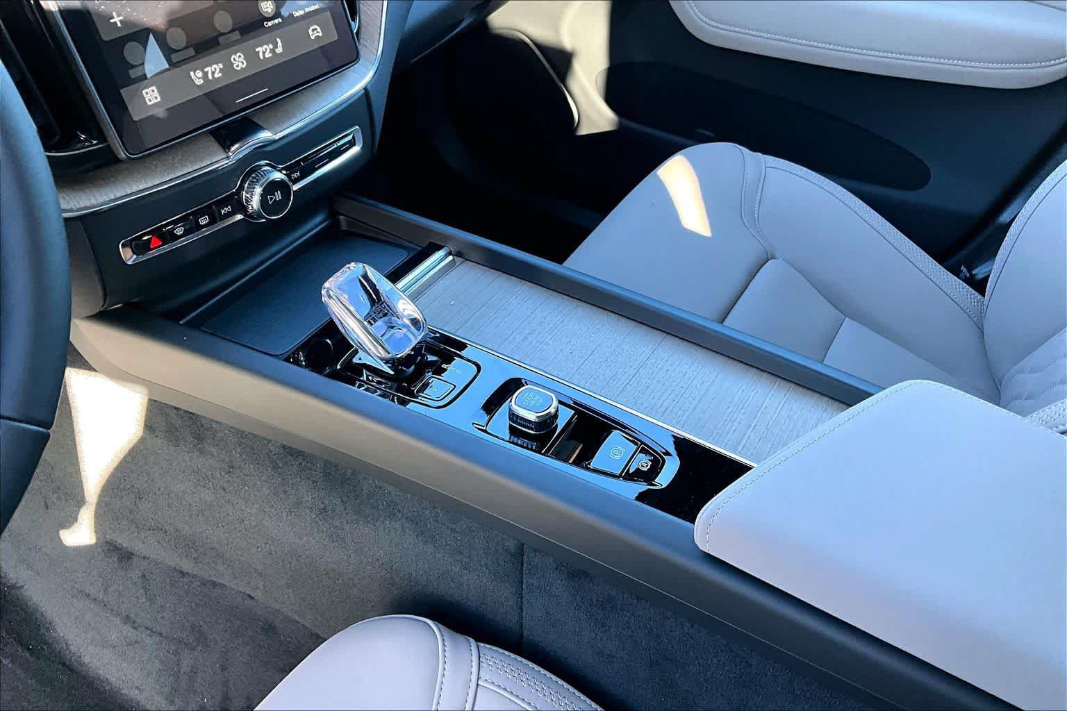New 2026 Volvo XC60 B5 Plus w/ Protection Package Premier AWD/4WD image 10