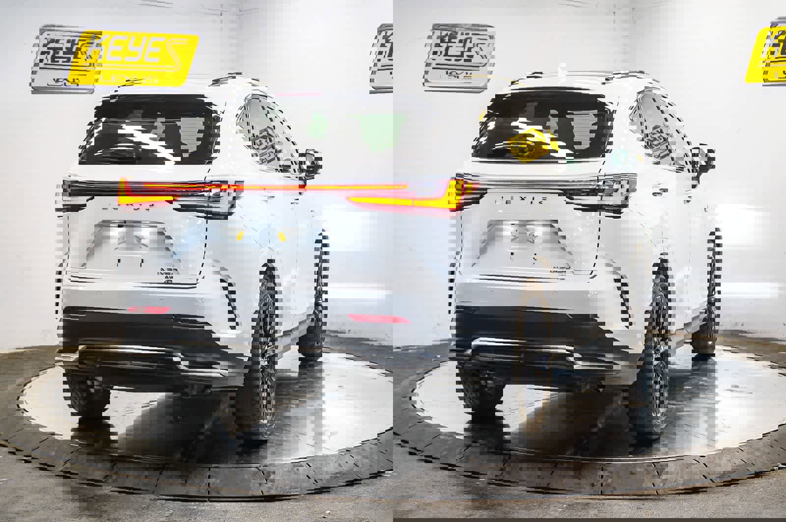 Used 2025 Lexus NX 350 F Sport image 4