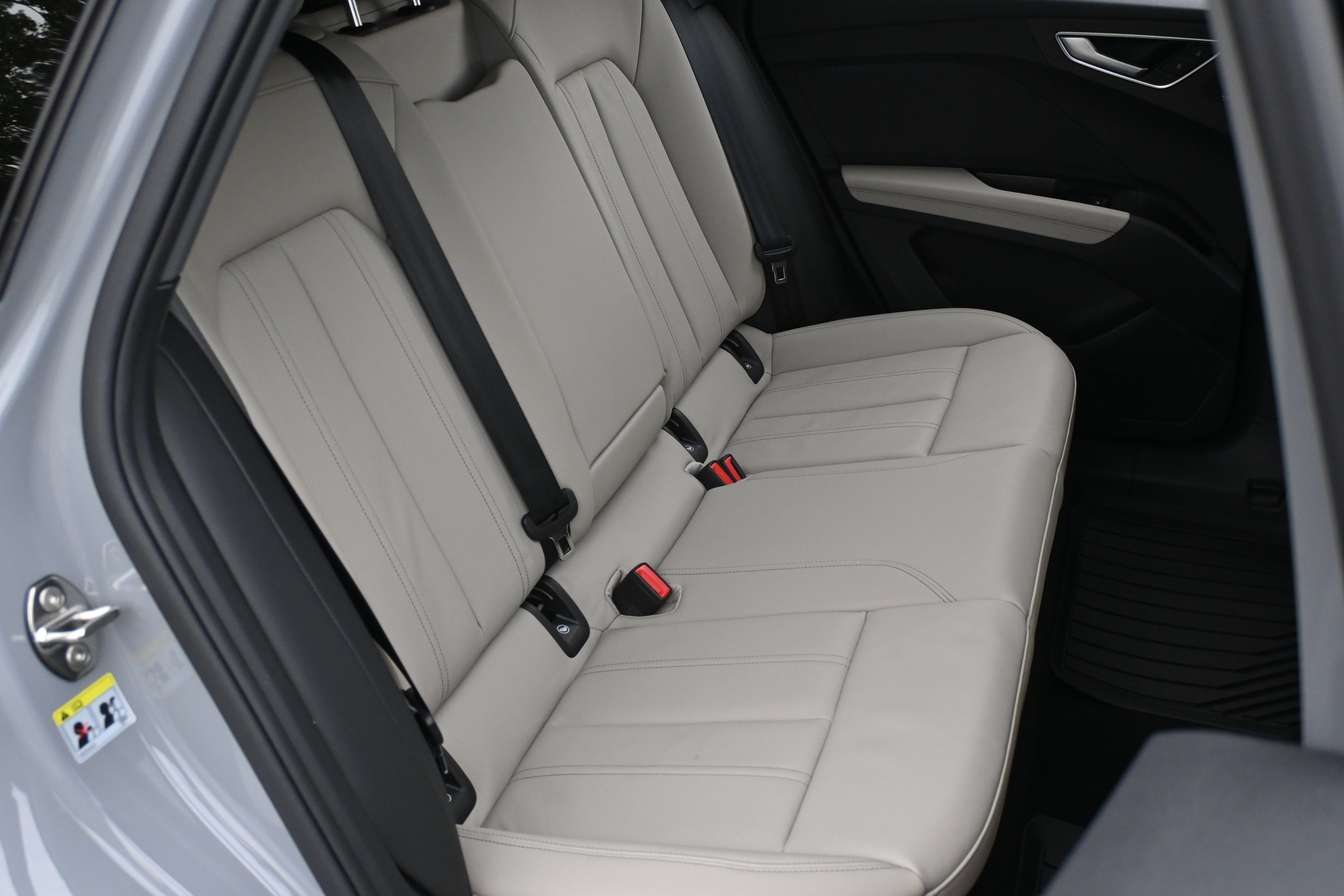 Used 2025 Audi Q4 e-tron Premium Plus image 21