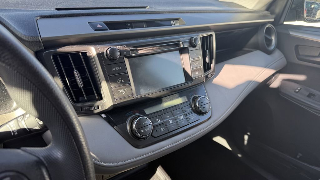 Used 2013 Toyota RAV4 XLE AWD/4WD image 4