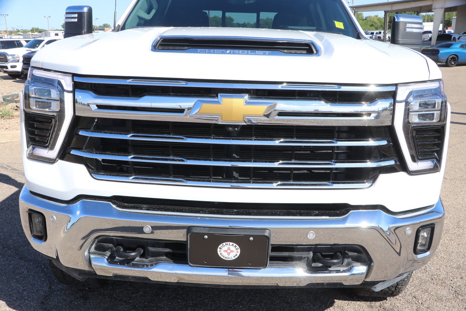 Used 2025 Chevrolet Silverado 2500 LTZ w/ LTZ Premium Package image 2