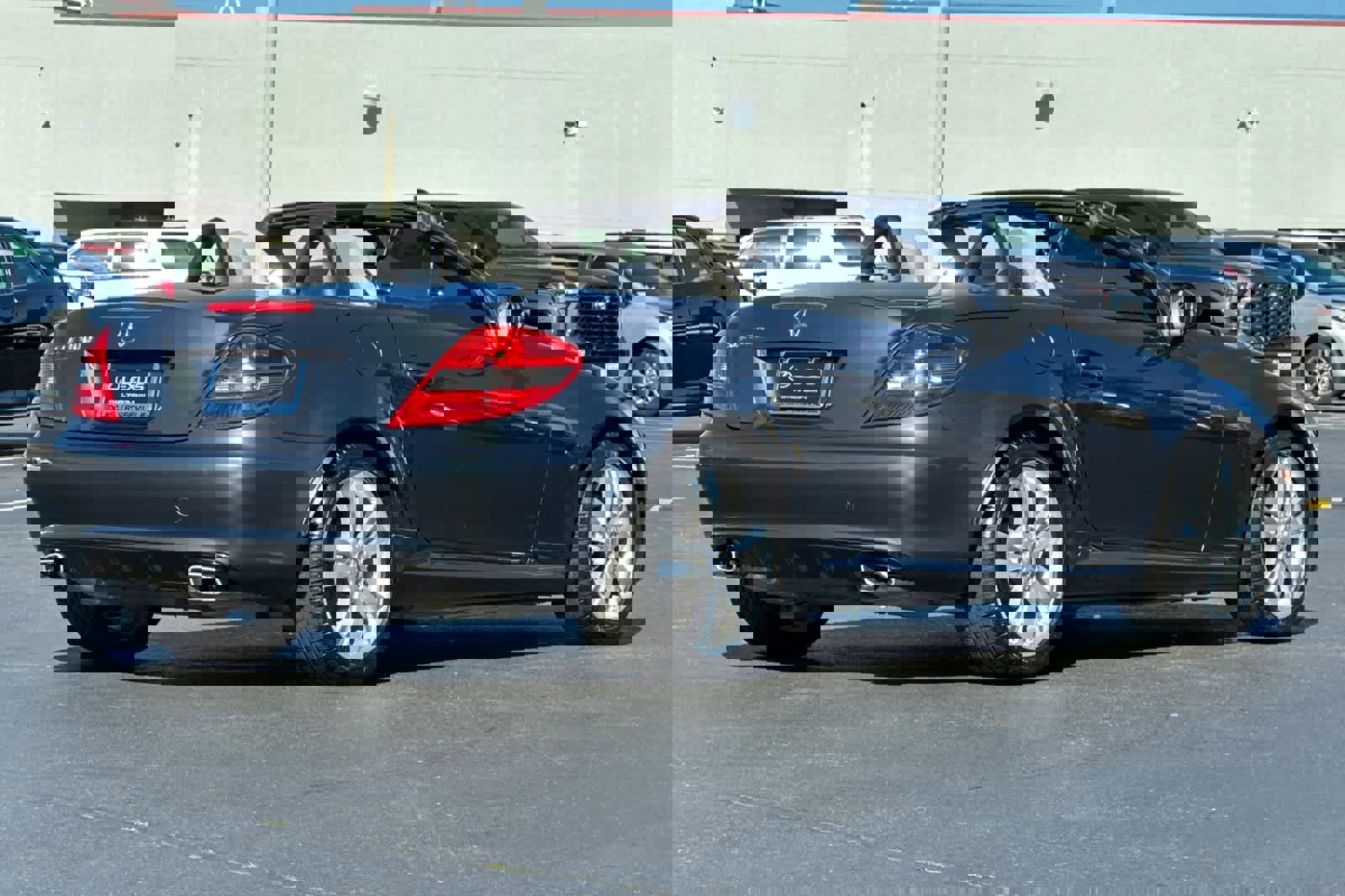 Used 2010 Mercedes-Benz SLK 300 image 2