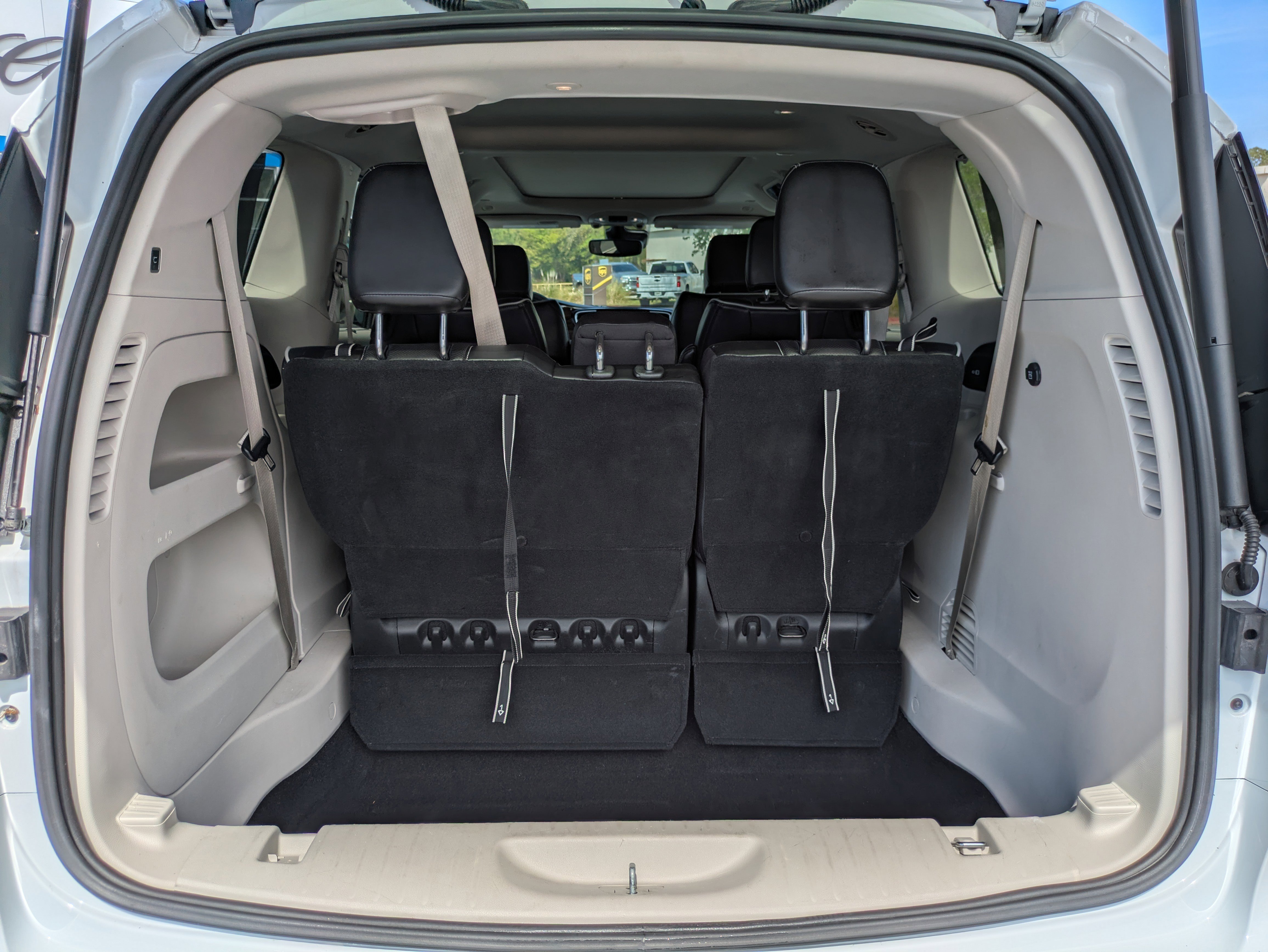 Used 2023 Chrysler Pacifica Limited image 7