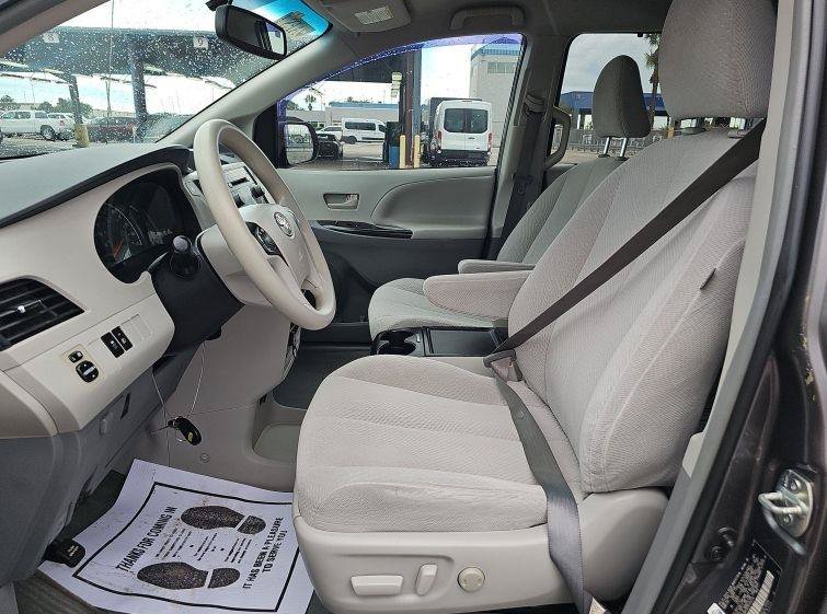 Used 2014 Toyota Sienna LE FWD image 7