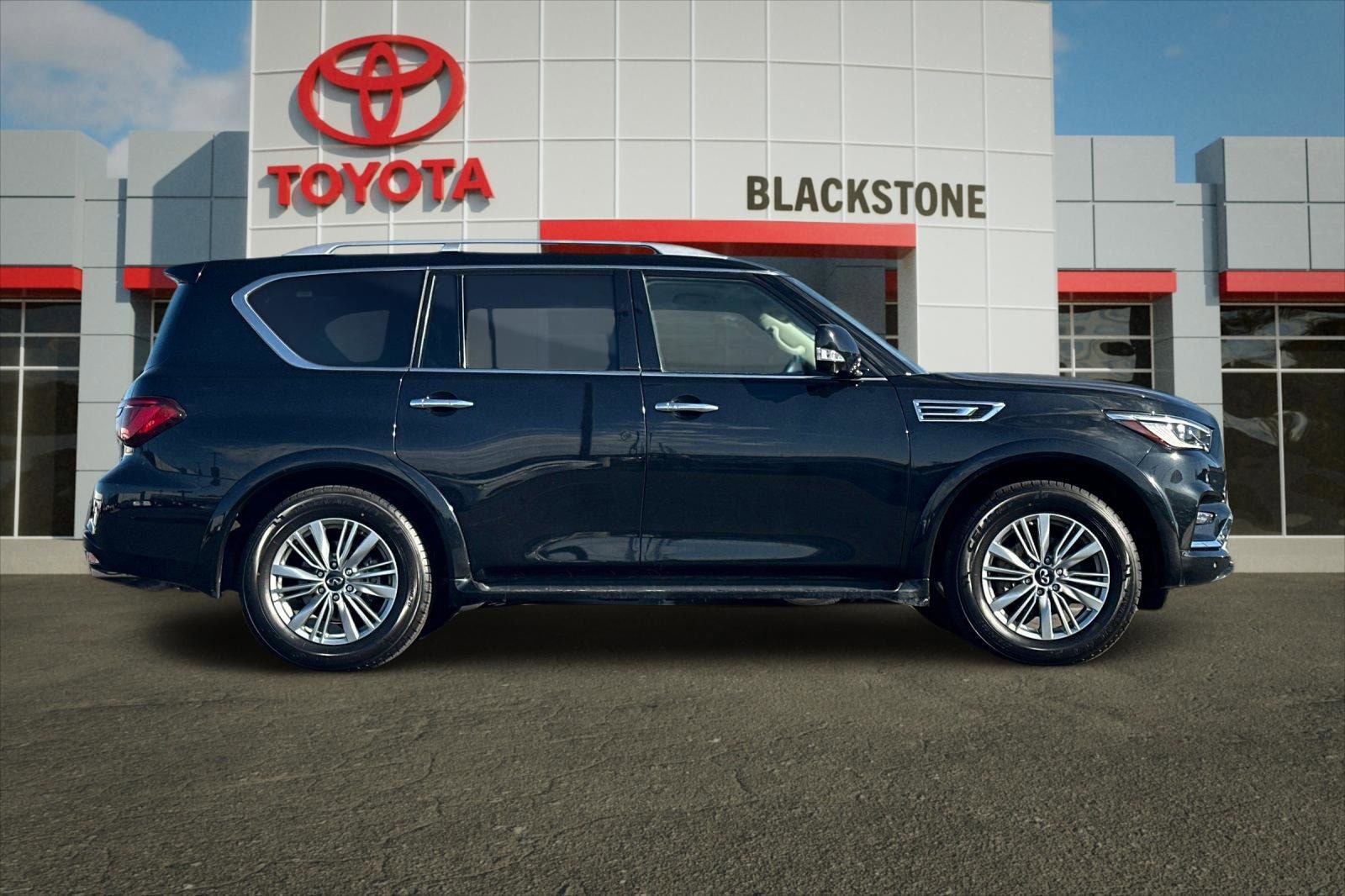 Used 2023 INFINITI QX80 Luxe w/ Cargo Package image 2