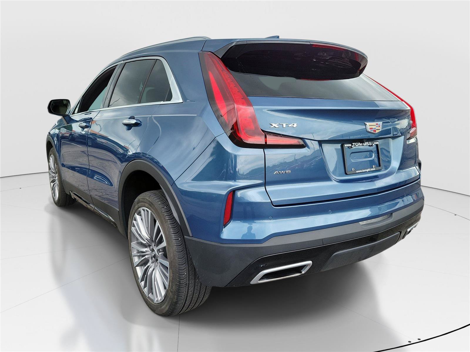 Used 2024 Cadillac XT4 Premium Luxury w/ Technology Package AWD/4WD image 3