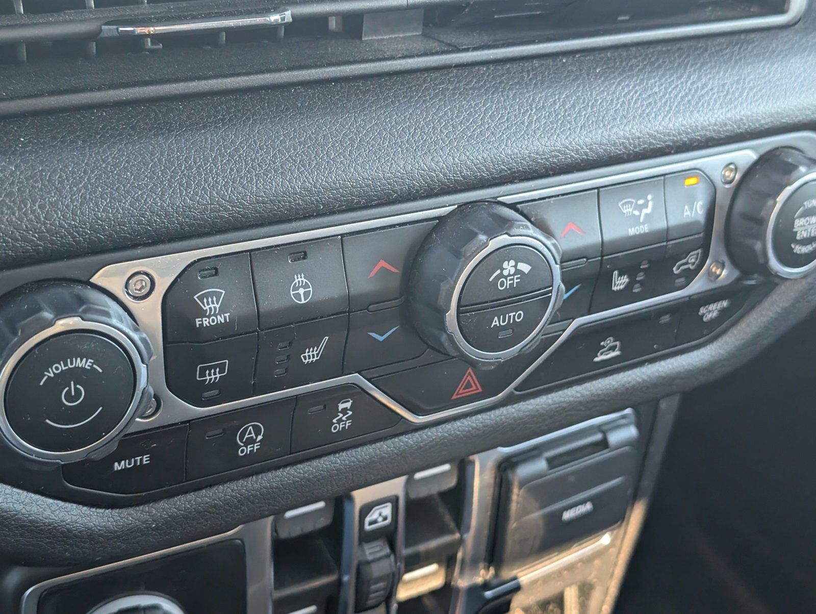 Used 2024 Jeep Gladiator Sport image 13