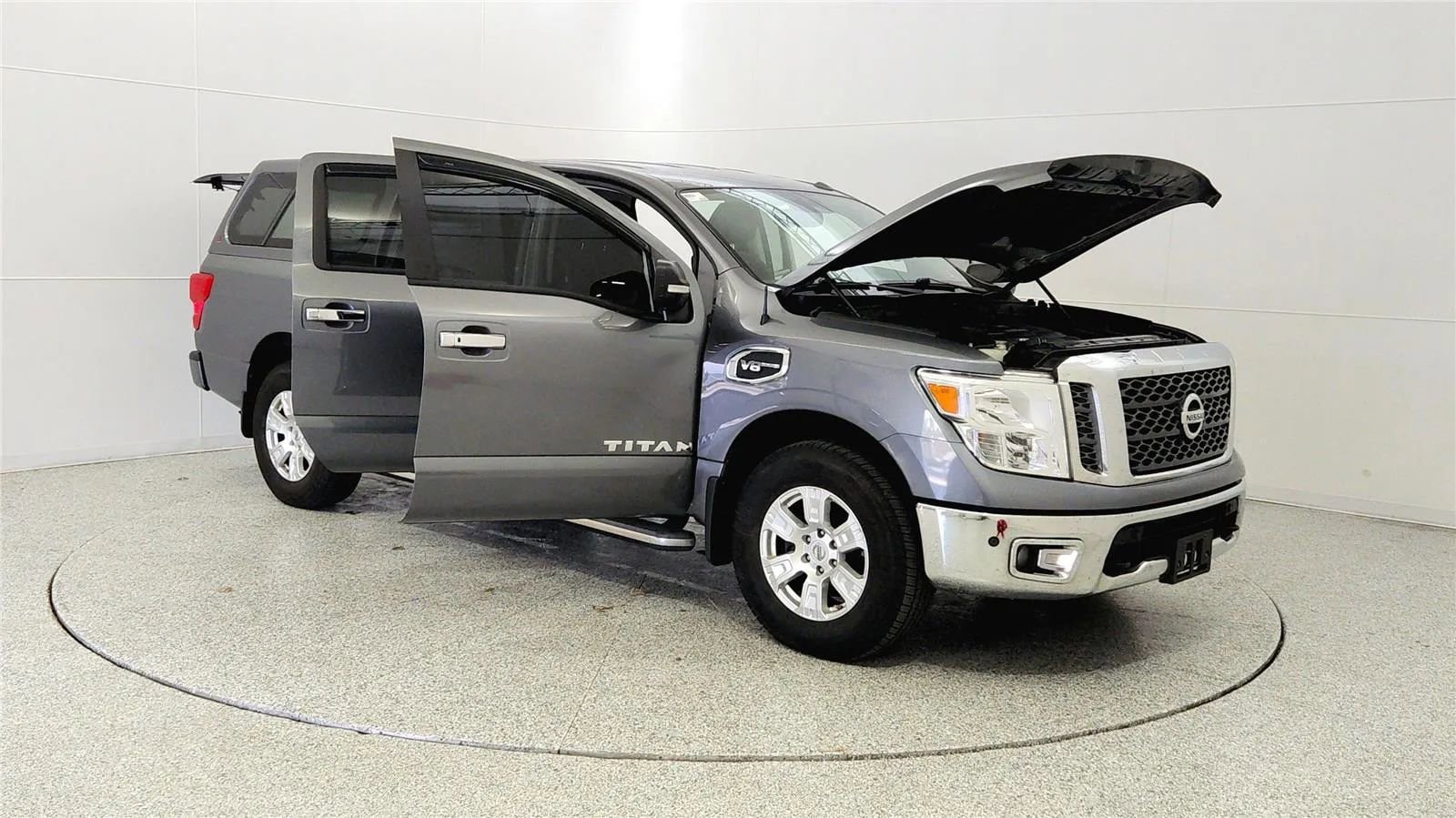 Used 2017 Nissan Titan SV AWD/4WD image 9