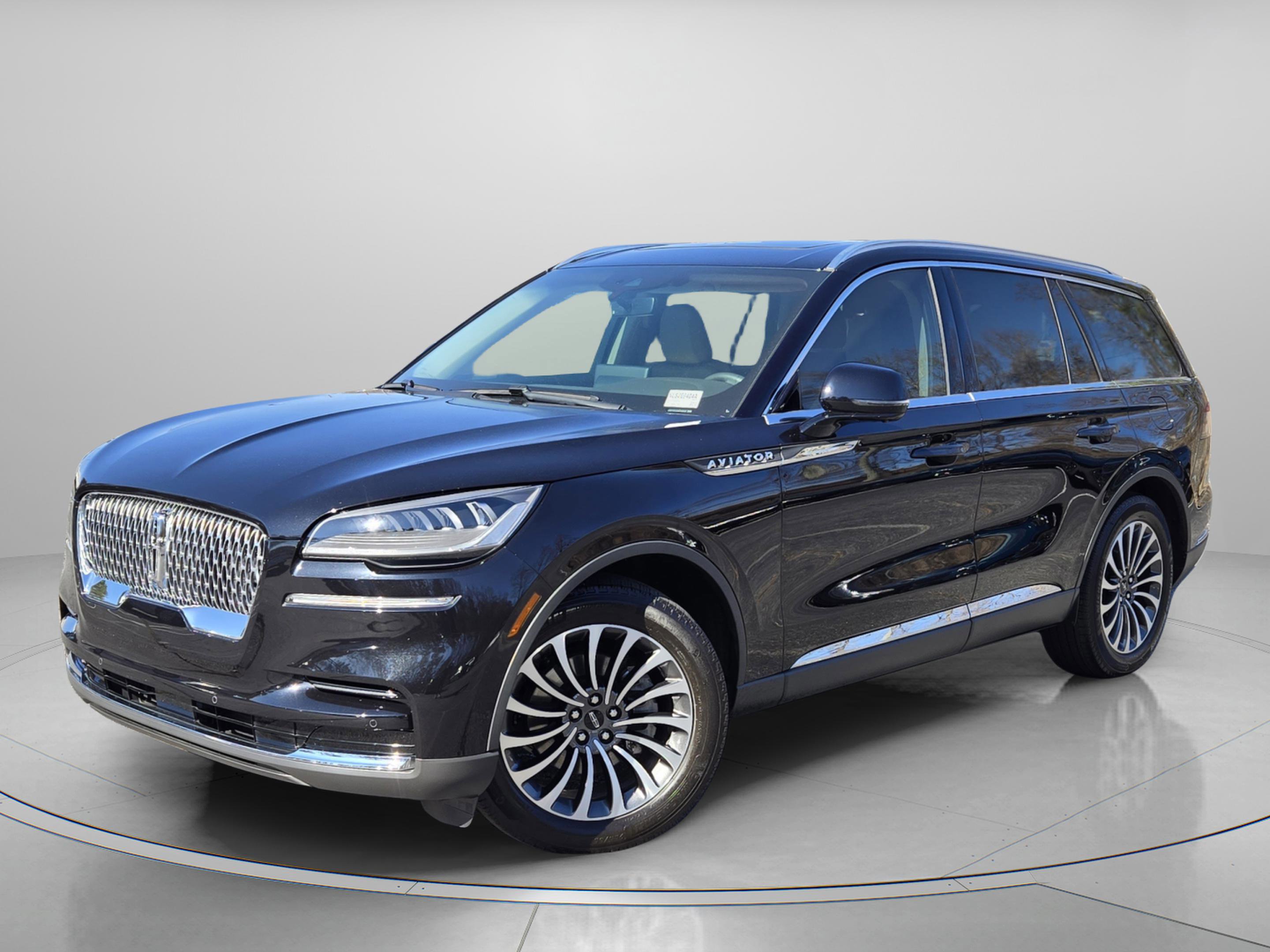 Used 2024 Lincoln Aviator Reserve w/ Elements Package Plus image 2