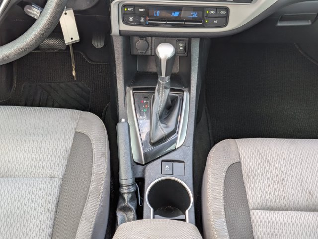Used 2018 Toyota Corolla LE FWD image 17