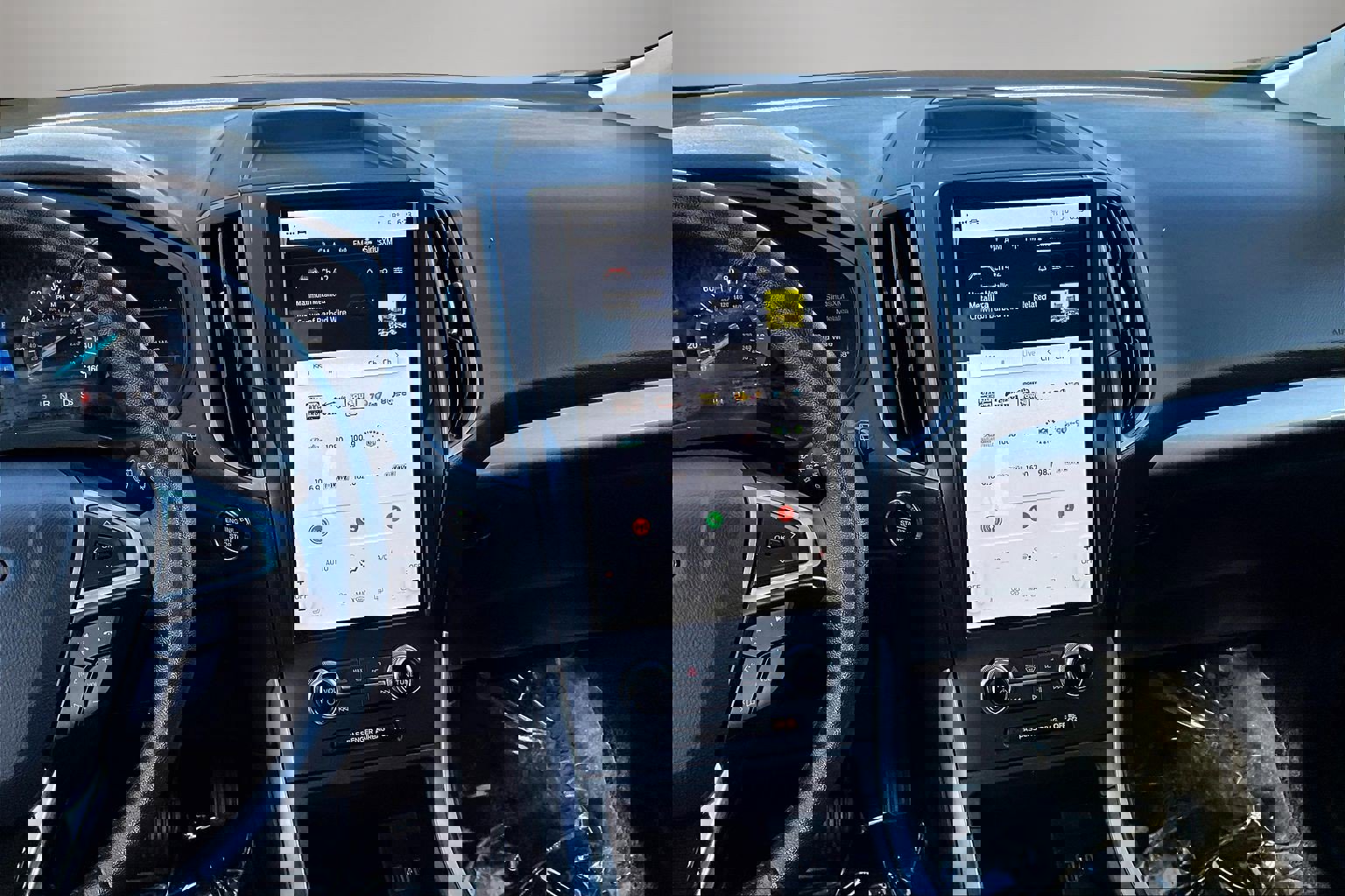 Used 2024 Ford Edge SEL image 9