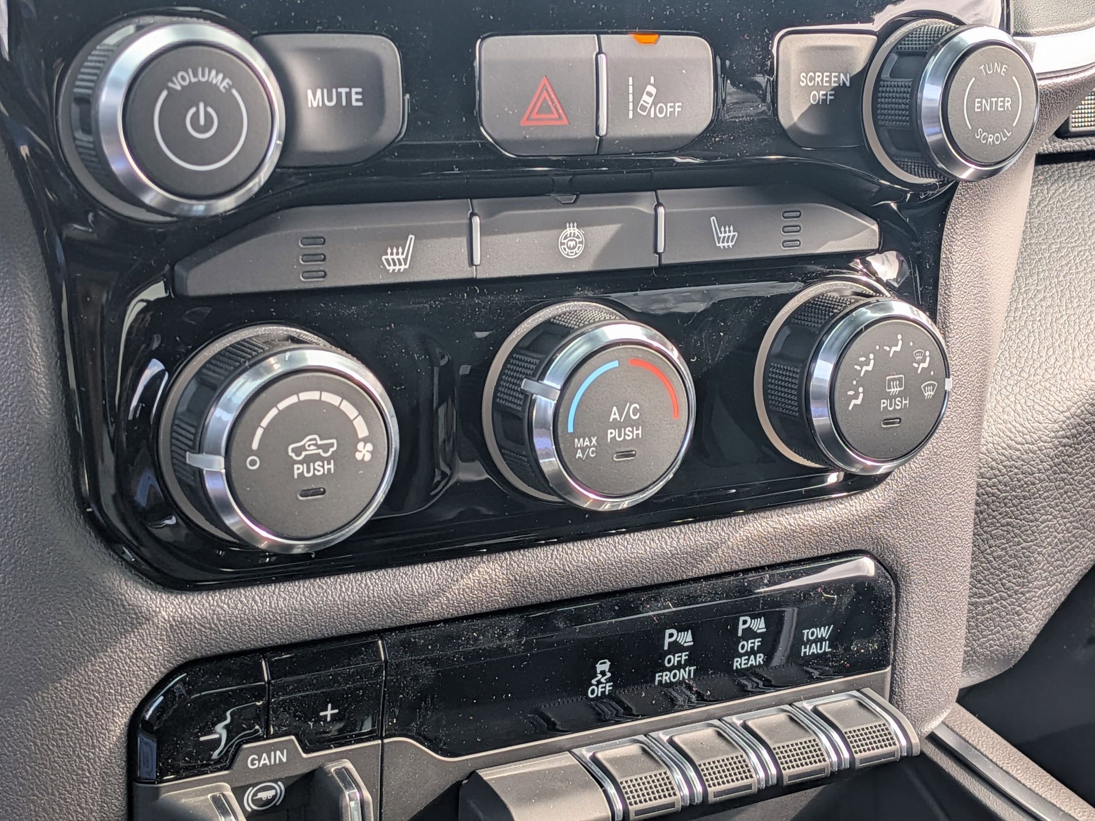 New 2026 RAM 1500 4x4 Crew Cab image 16