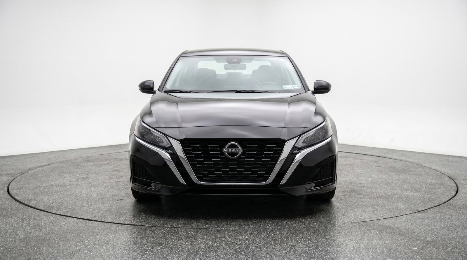 Used 2025 Nissan Altima 2.5 SV FWD image 2