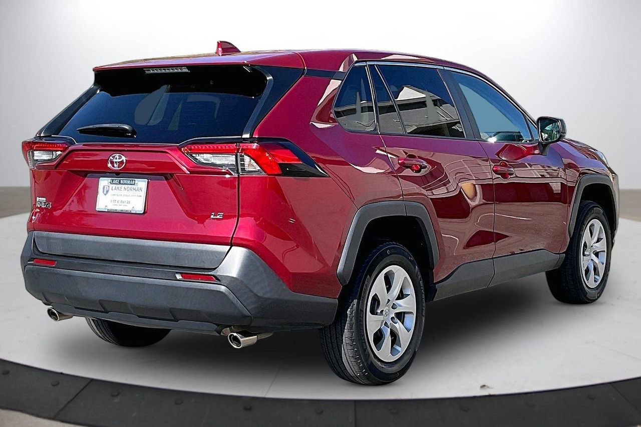 Used 2022 Toyota RAV4 LE FWD image 9