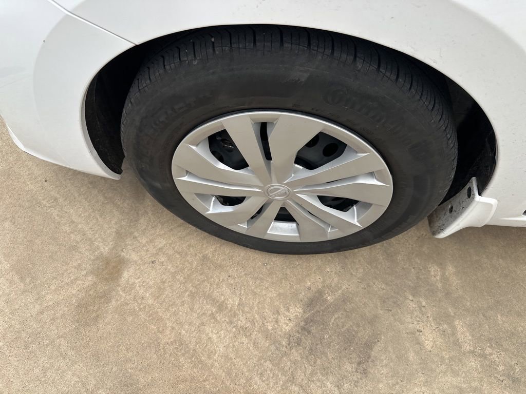 Used 2024 Nissan Versa S w/ Trunk Package image 30