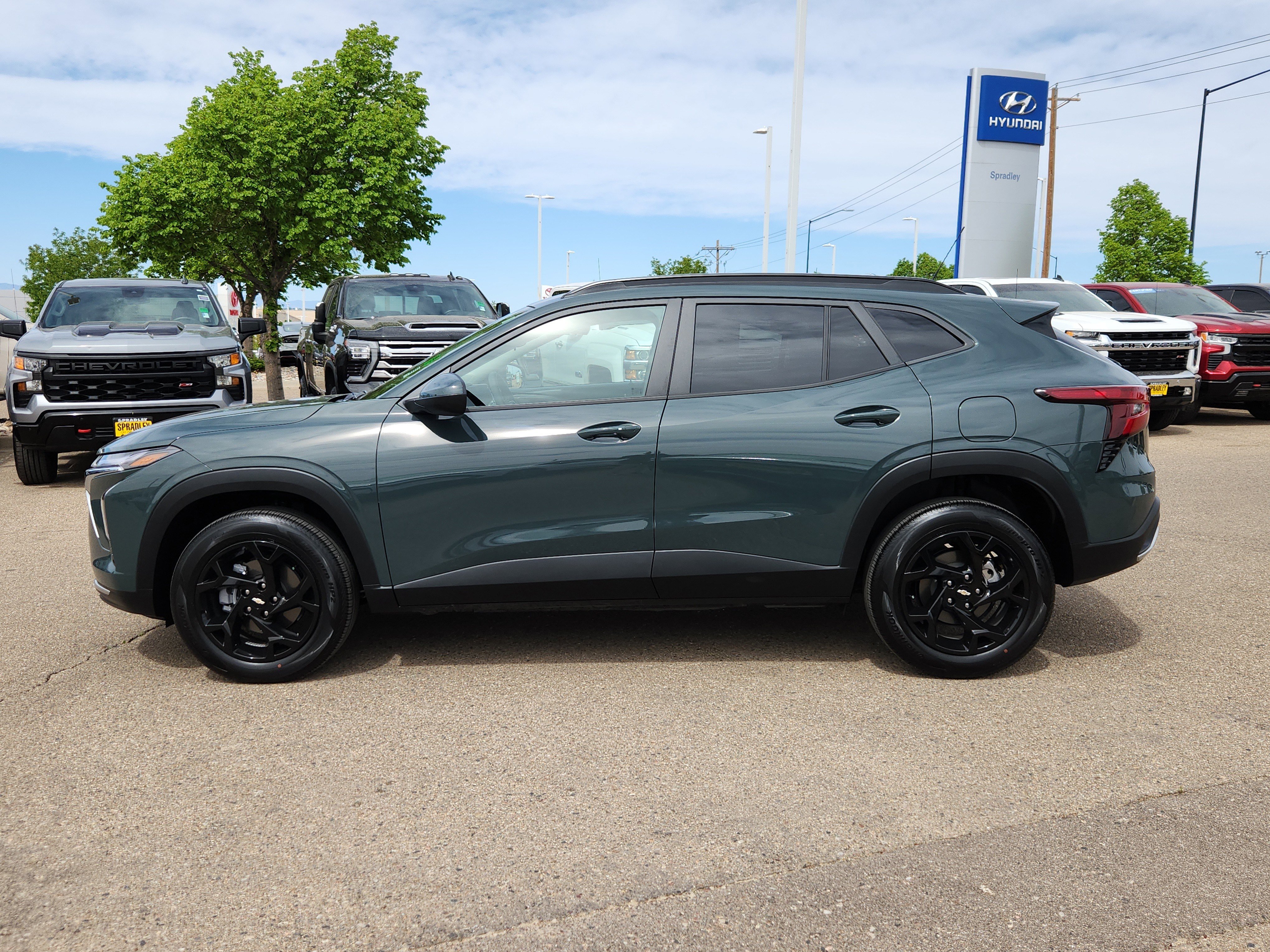 Certified 2025 Chevrolet Trax LT w/ Driver Confidence Package FWD image 2
