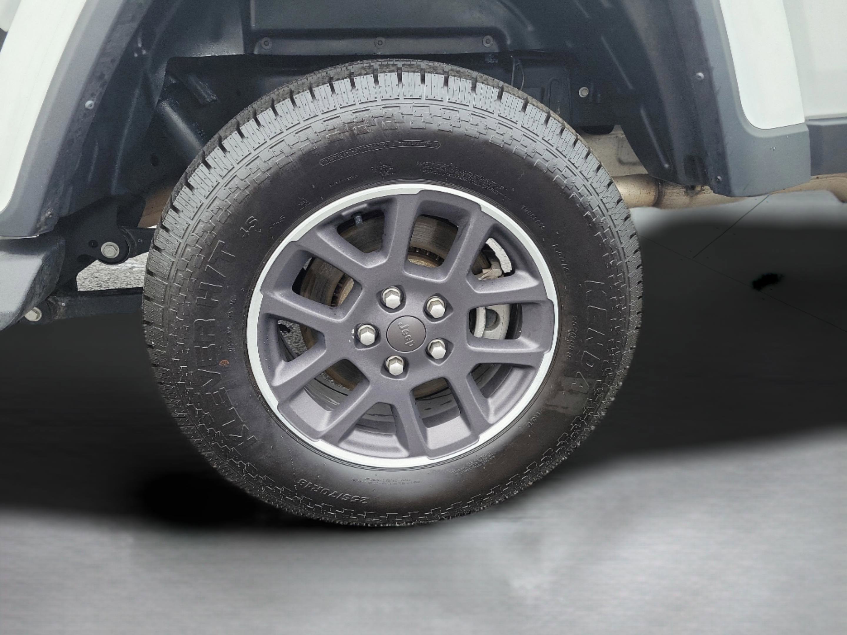 Used 2022 Jeep Gladiator Overland w/ Cold Weather Group image 15