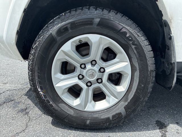 Used 2016 Toyota 4Runner SR5 AWD/4WD image 9